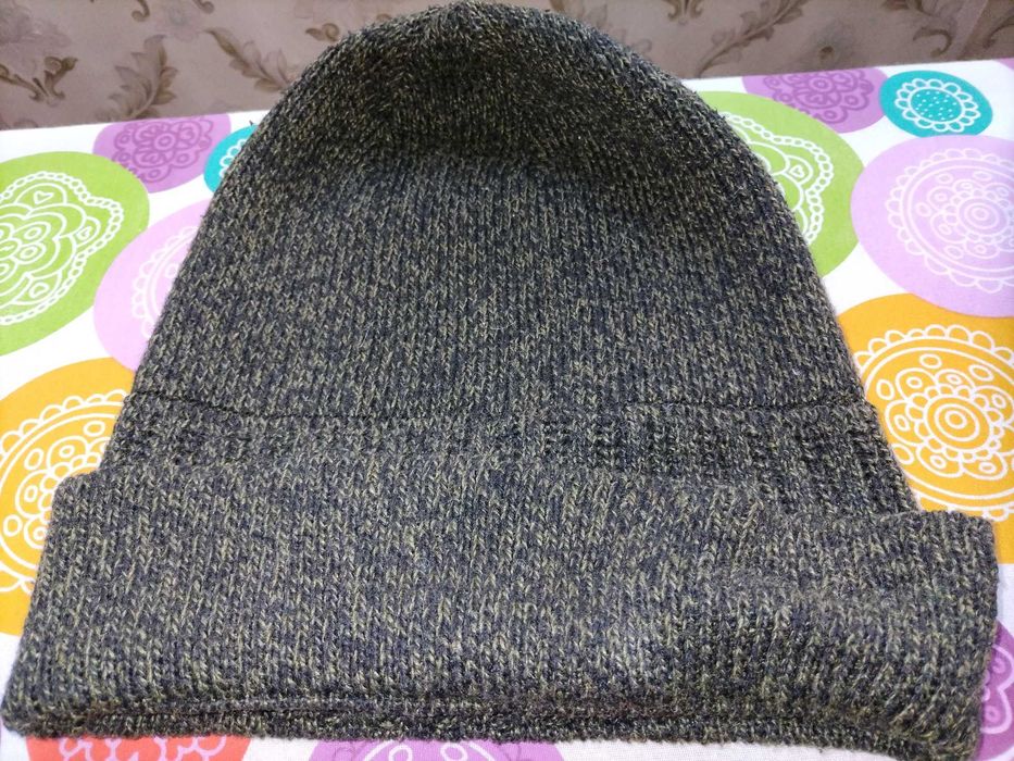 Много топли зимни шапки и ръкавици - 2,50 EUR бройката