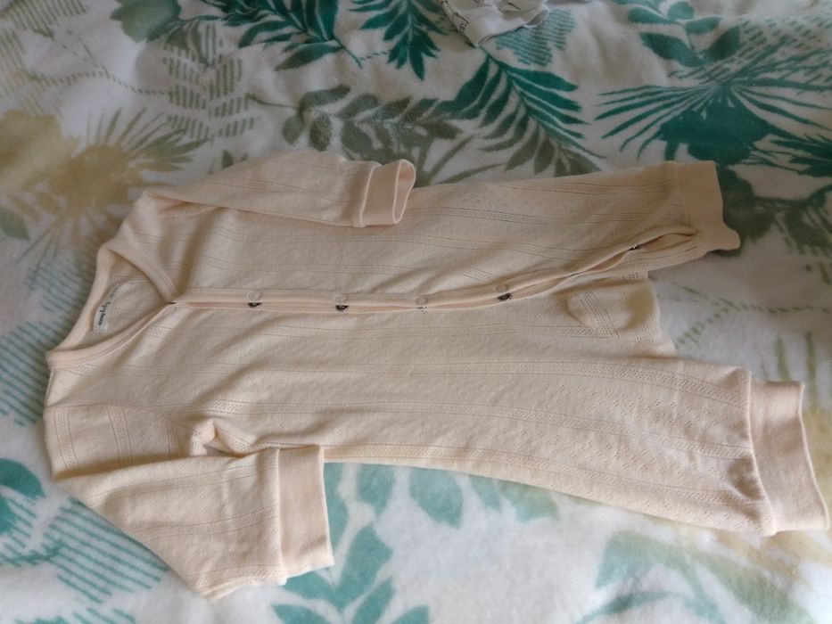 Vând set 2salopete bumbac ajurat, mărimea 62,ca noi.