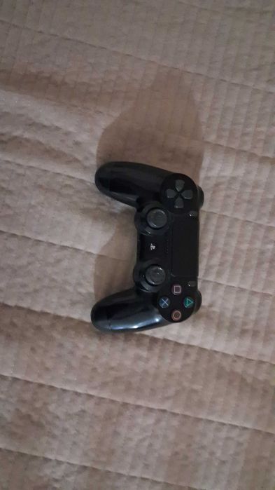 Продаю пс4 слим.