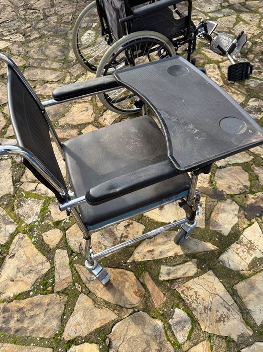 Инвалиден стол/ тоалетен