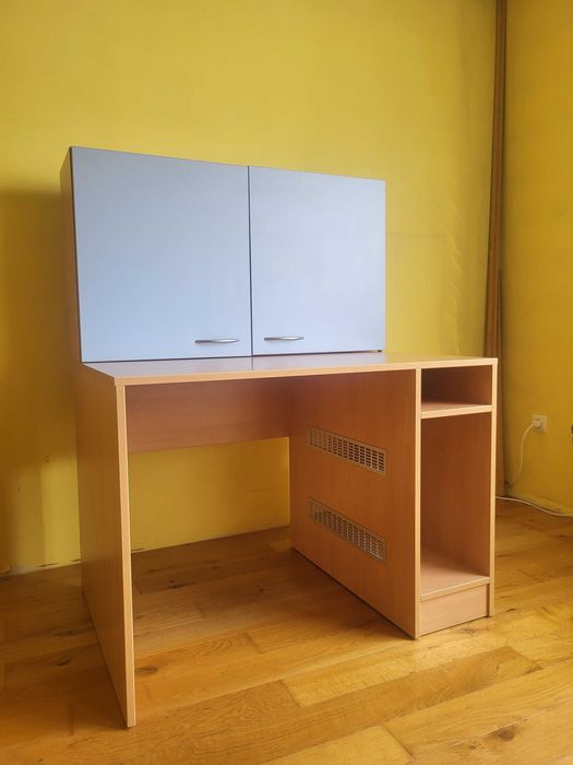 Бюро с отделен шкаф надстройка