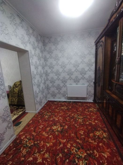 Uchastka sotiladi 5.5 sotix 4 ta xonadan iborat manzil 5 mikrorayon