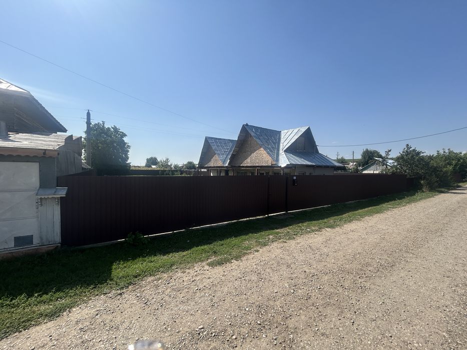 Vând casă și teren Dochia