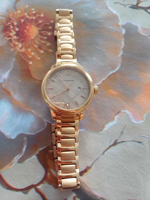 Burberry ayollar qol soat 2yil garantiye