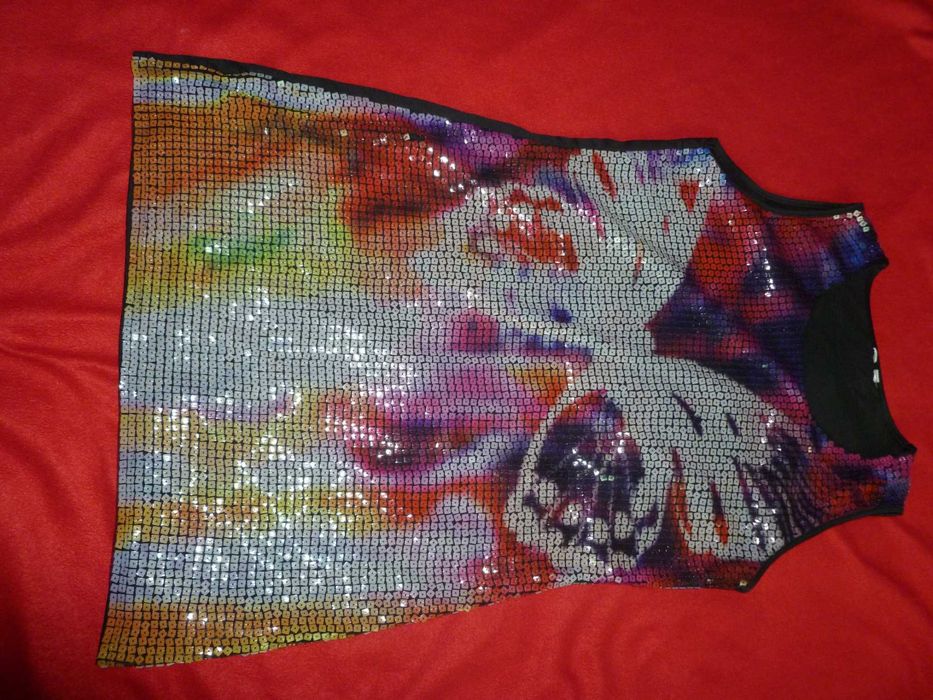 Л бляскава туника с пайети