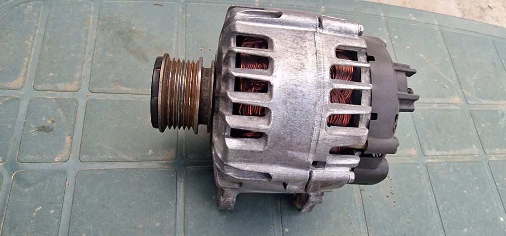 Алтернатор Passat B7 CC 180A