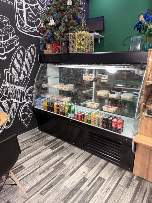 Продам холодильник витринный