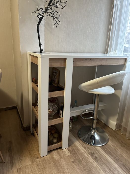 Бар маса в бяло и дъб