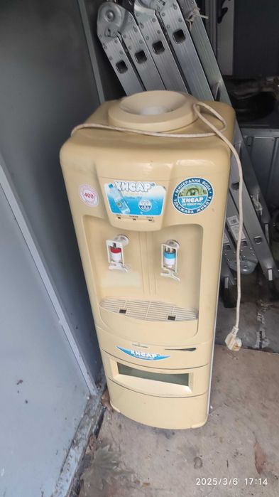 Диспенсър за вода