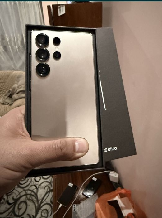 SAMSUNG S25 ULTRA 12+12/256 GB KOR DOK full sotiladi yoki abmen