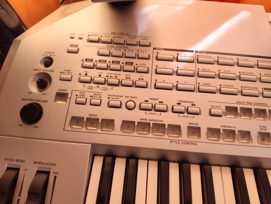 Vând orga Yamaha tyros 2
