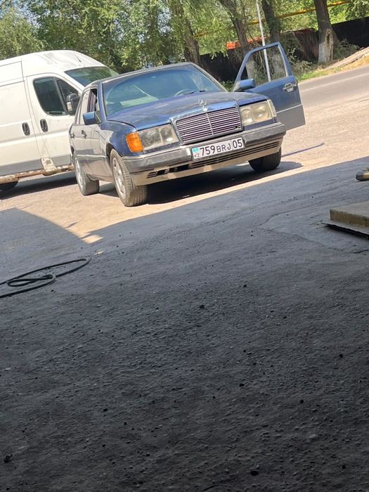 Mercedes-Benz E124