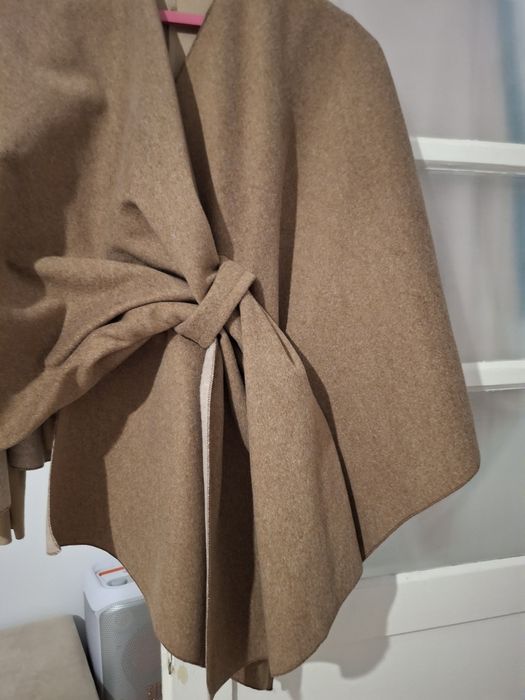 Poncho din lana  de vanzare
