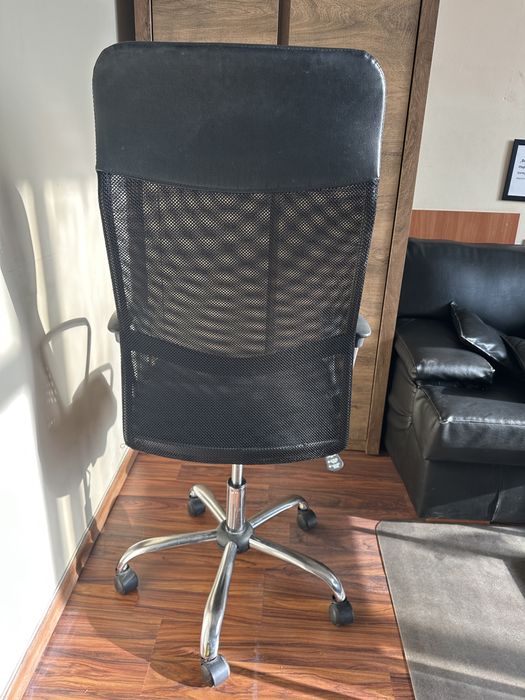 Прекрасен офис стол