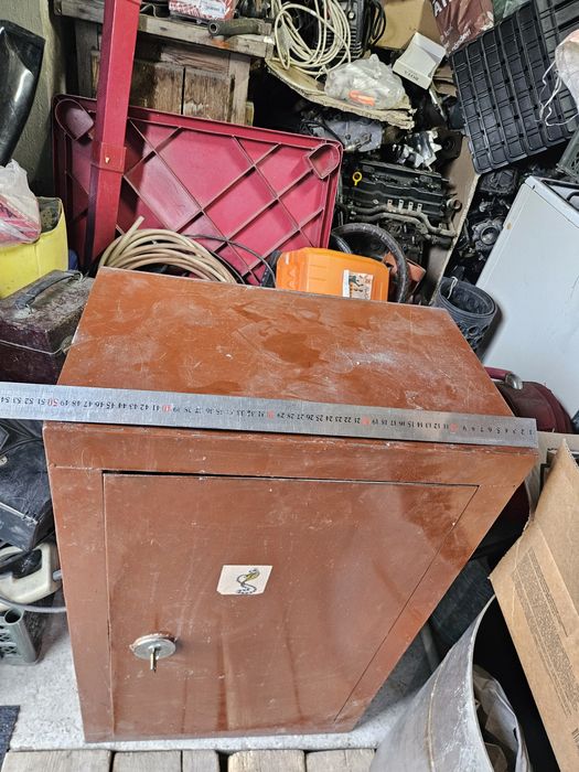 Сейф металлический 80×50×30