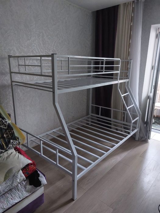 Двухъярусная кровать