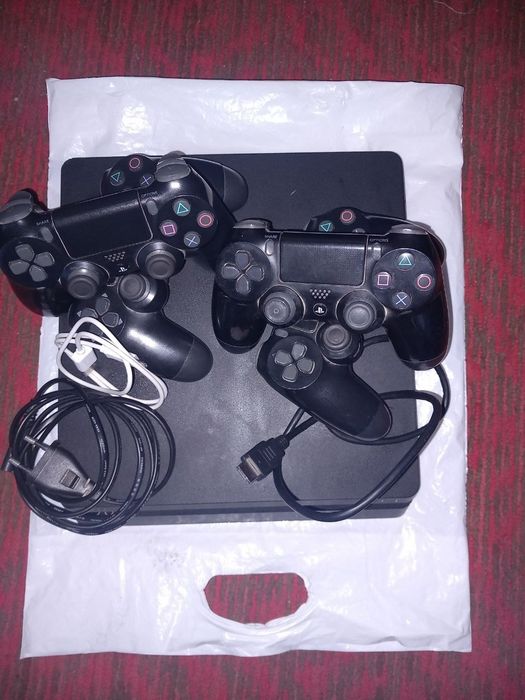 Playstation 4 slim