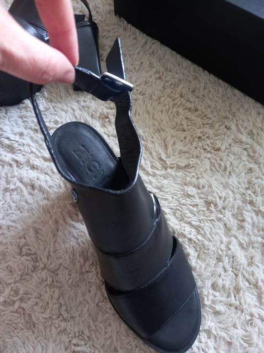 Vând sandale de piele naturala nr 37