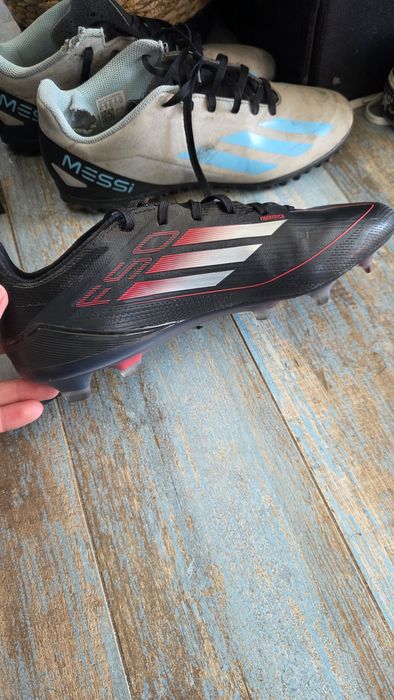 Vand ghete de fotbal F50 Pro purtate o  data. Stare 9.6/10