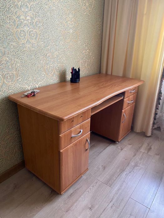 Продам компьютерный стол