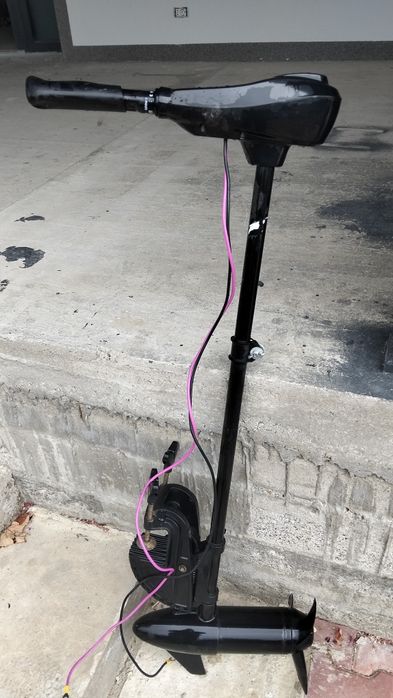 Vând motor barcă de pescuit