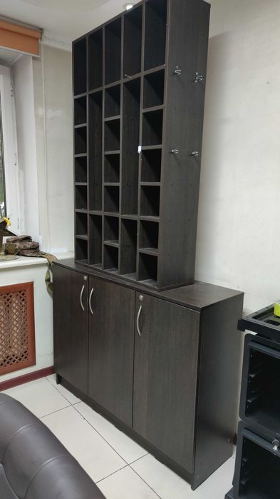 Шкаф для красок и принадлежностей