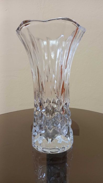 Ваза от масивно стъкло