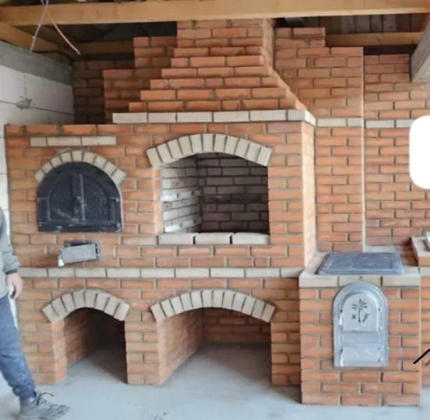 Gratar rustic de cărămidă plita țărănească și ghiuveta fac o bere la nuanțe și ghiuveta fac o bere la