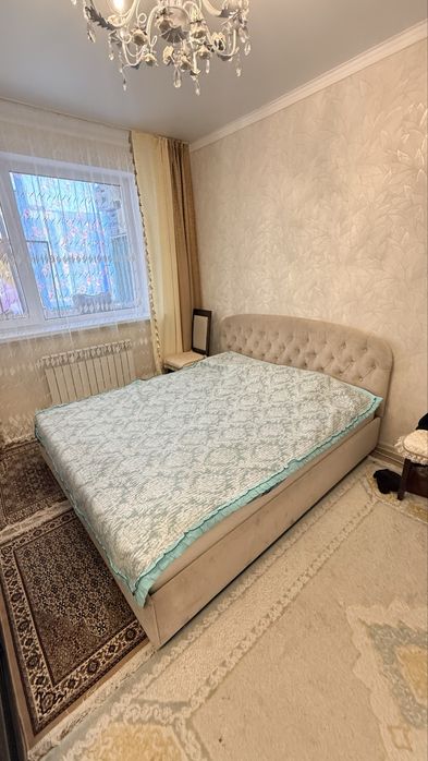 двухспальная кровать с матрасом почти новая 130 тыс