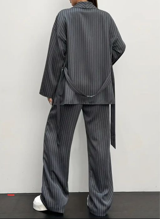 Продам стильный , брючной костюм