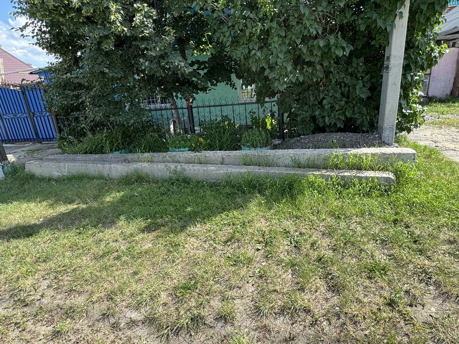 Продам два столба по 6 метров