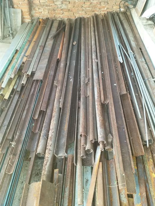 Vând moară ptr. alimentare și profile din fier