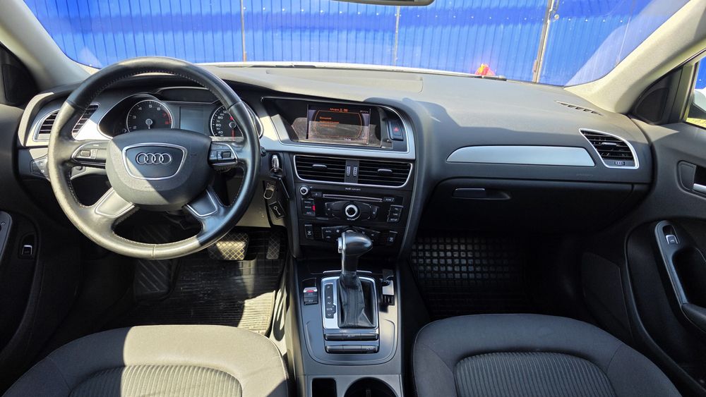 Audi A4 1.8 tfsi 2012г