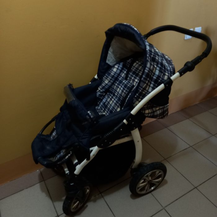 Продаю Детскую качественную коляску
