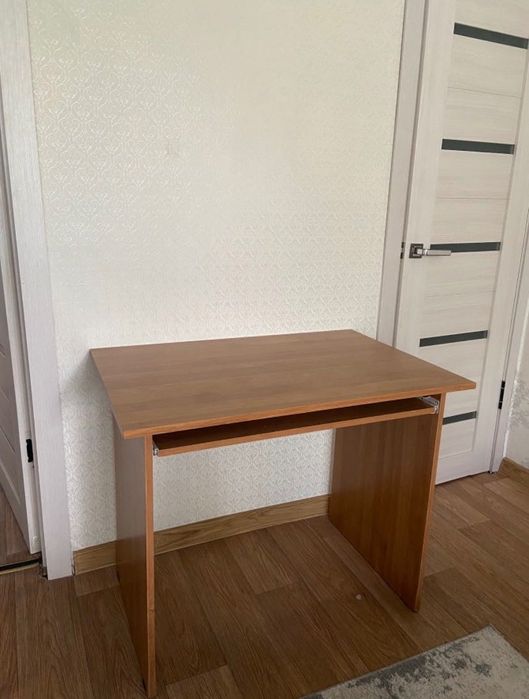 Продается стол.В хорошем состоянии