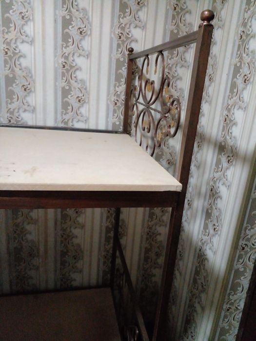 2 qavatli yechilib kiyiladigan krovatlar sotiladi