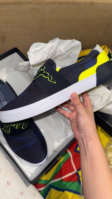 Tommy Hilfiger original 
Amerikadan zakaz qilingan
Karobkasi