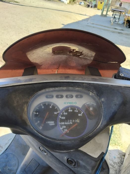 Vând scuter KYMCO de 50cc sau schimb cu alt scuter .