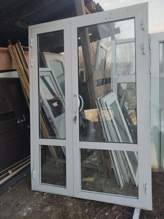 Икки табакалик акфа эшик срочно сотилади