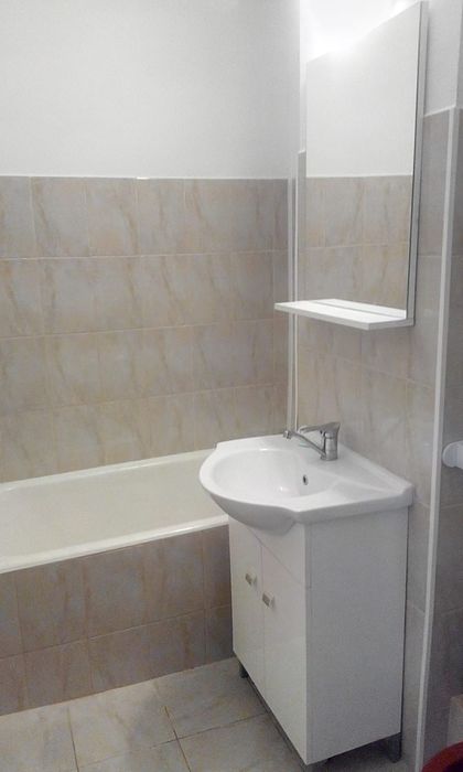 Dau in chirie garcioniera de 28 mp