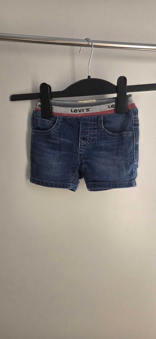 Pantaloni scurti pentru baieti Levi's,marimea 24 luni,stare foarte buna