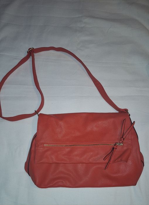 Дамски чанти и портмонета