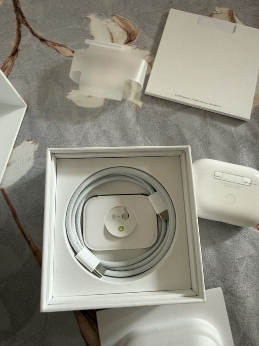 AirPods Pro (2-ро поколение) – оригинални, отлично състояние