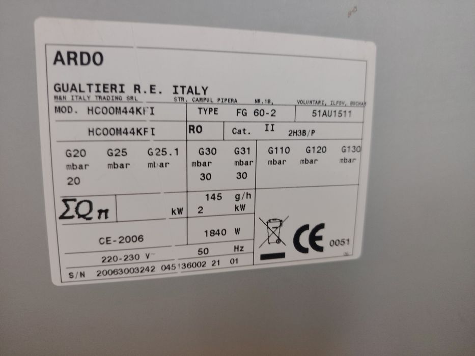 Vând cuptor incorporabil  pe gaz.