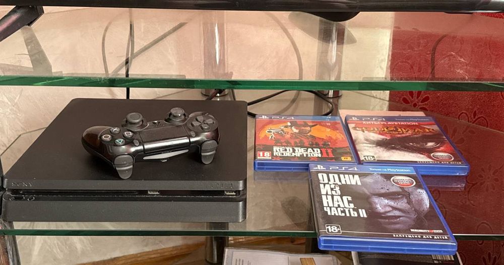 PlayStation 4 slim