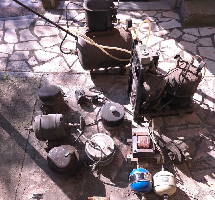 Разни електрически двигатели компресори и други