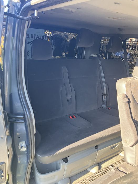 Renault trafic Passenger Blak Edition