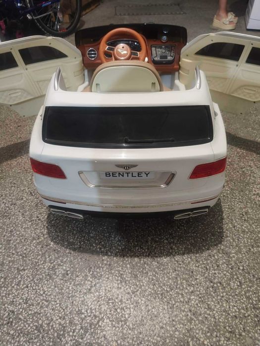Детски акумулаторен джип Bentley