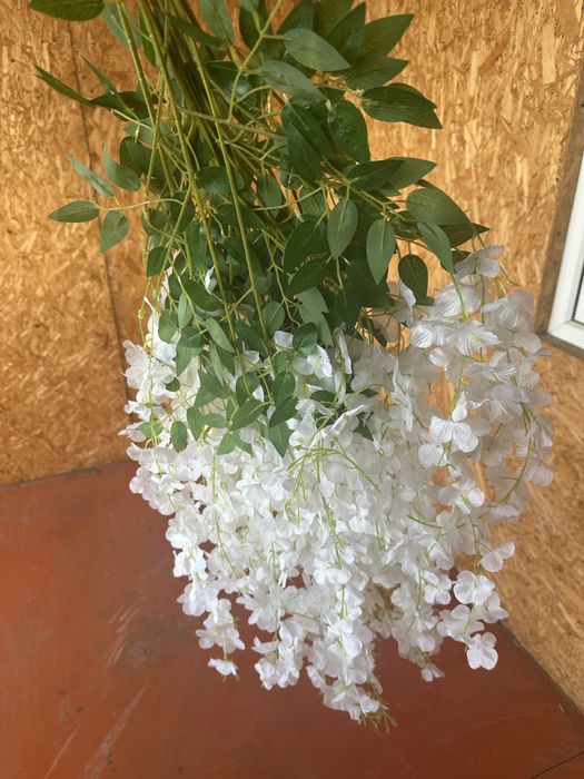 Искуственные цветы. С листьями