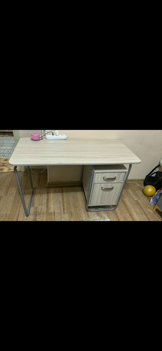 Стол письменный с тумбой